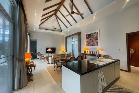 Chalet de 4 dormitorios en Phuket, Tailandia № 147604 - foto 7