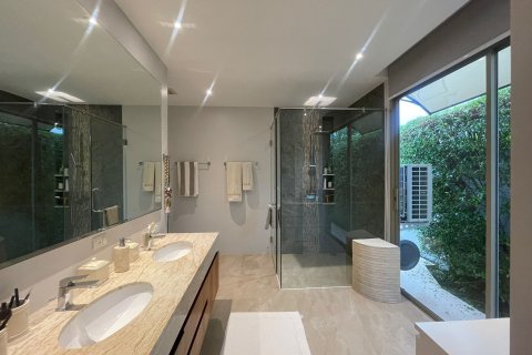 Chalet de 4 dormitorios en Phuket, Tailandia № 147604 - foto 22