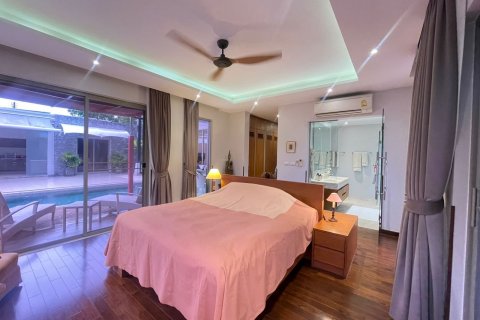 Chalet de 4 dormitorios en Phuket, Tailandia № 147604 - foto 15