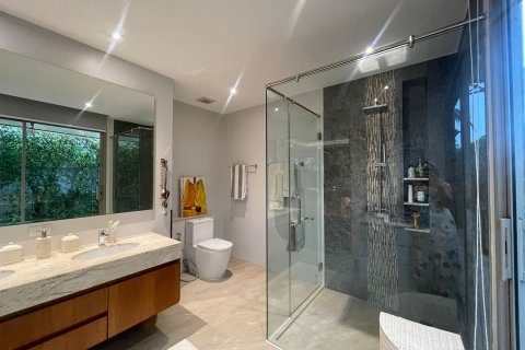 Chalet de 4 dormitorios en Phuket, Tailandia № 147604 - foto 20