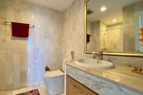 Condominio de 3 dormitorios en Khlong San, Bangkok, Tailandia № 48022 - foto 8