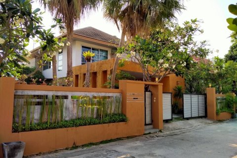 Casa de 3 dormitorios en Pattaya, Tailandia № 172326