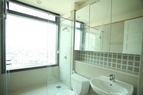Condominio de 3 dormitorios en Khlong Toei, Bangkok, Tailandia № 133939 - foto 14