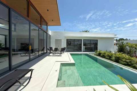 Villa in Surat Thani, Thailand 4 Schlafzimmer № 152561