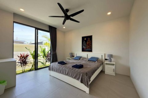Chalet de 4 dormitorios en Surat Thani, Tailandia № 152561 - foto 9