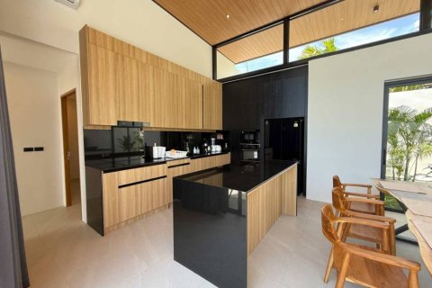 Chalet de 4 dormitorios en Surat Thani, Tailandia № 152561 - foto 8