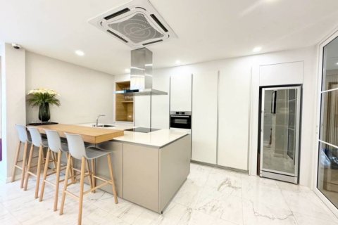 Casa de 5 dormitorios en Bangkok, Tailandia № 152564 - foto 6