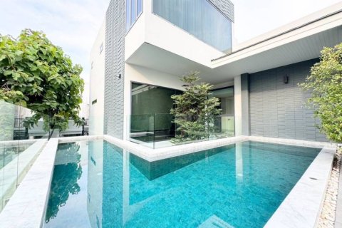 Casa de 5 dormitorios en Bangkok, Tailandia № 152564 - foto 2