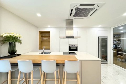 Casa de 5 dormitorios en Bangkok, Tailandia № 152564 - foto 7
