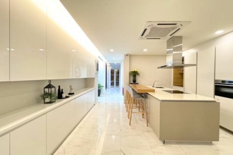 Casa de 5 dormitorios en Bangkok, Tailandia № 152564 - foto 9
