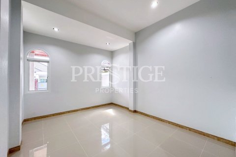 Casa de 3 dormitorios en Pattaya, Tailandia № 208968 - foto 9