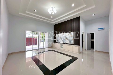 Casa de 3 dormitorios en Pattaya, Tailandia № 208968 - foto 4