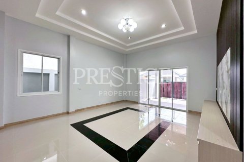 Casa de 3 dormitorios en Pattaya, Tailandia № 208968 - foto 5