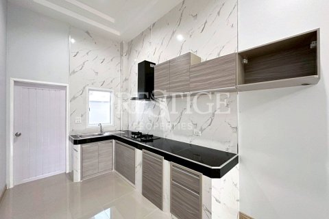 Casa de 3 dormitorios en Pattaya, Tailandia № 208968 - foto 6