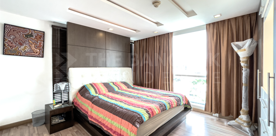 Condo in Bangkok, Thailand, 2 bedrooms  № 234045