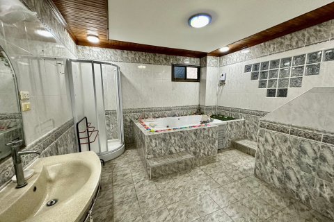 Casa de 6 dormitorios en Pattaya, Tailandia № 70221 - foto 18