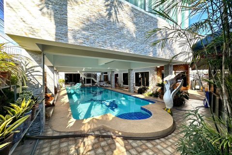 Casa de 6 dormitorios en Pattaya, Tailandia № 70221 - foto 4