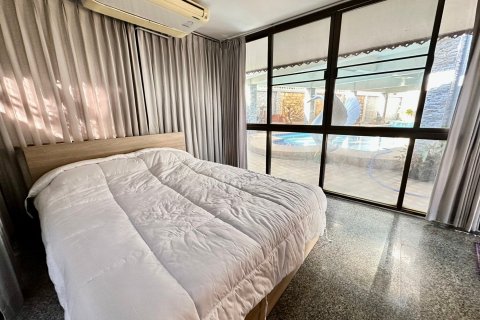 Casa de 6 dormitorios en Pattaya, Tailandia № 70221 - foto 8