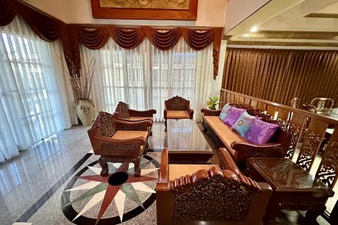 Casa de 6 dormitorios en Pattaya, Tailandia № 70221 - foto 14