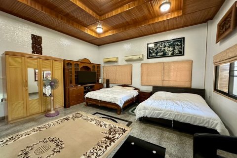 Casa de 6 dormitorios en Pattaya, Tailandia № 70221 - foto 10