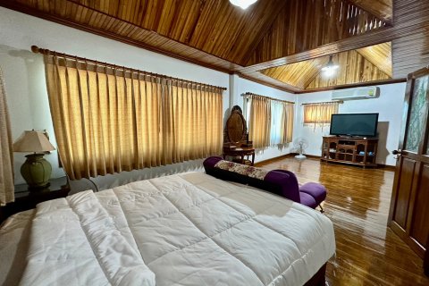 Casa de 6 dormitorios en Pattaya, Tailandia № 70221 - foto 21