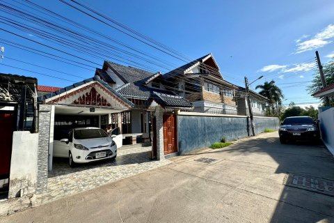 Casa de 6 dormitorios en Pattaya, Tailandia № 70221 - foto 27