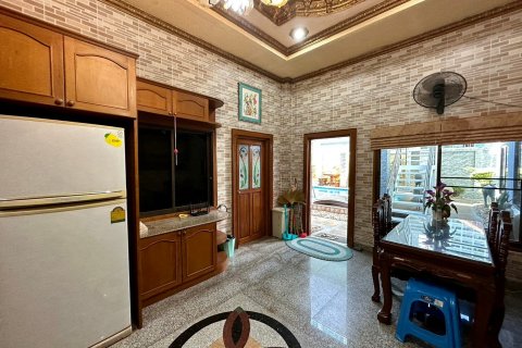 Casa de 6 dormitorios en Pattaya, Tailandia № 70221 - foto 12