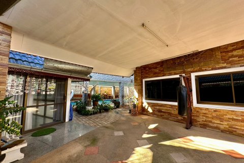 Casa de 6 dormitorios en Pattaya, Tailandia № 70221 - foto 5