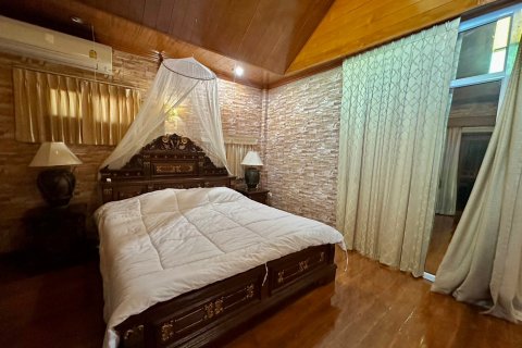 Casa de 6 dormitorios en Pattaya, Tailandia № 70221 - foto 23