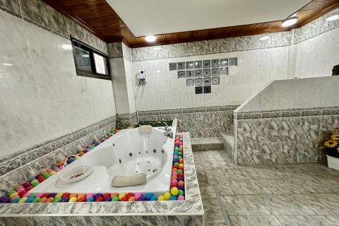 Casa de 6 dormitorios en Pattaya, Tailandia № 70221 - foto 17