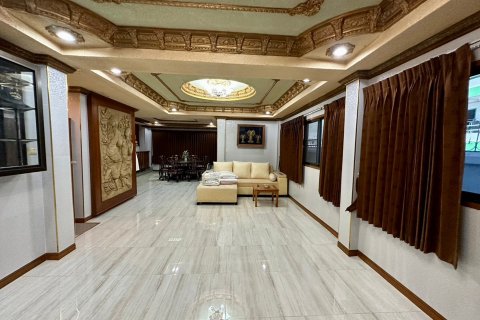 Casa de 6 dormitorios en Pattaya, Tailandia № 70221 - foto 19