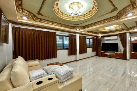 Casa de 6 dormitorios en Pattaya, Tailandia № 70221 - foto 20