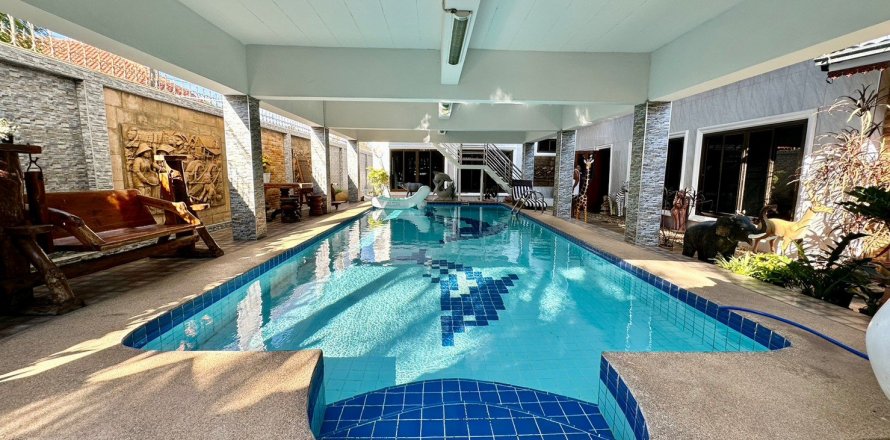 Casa de 6 dormitorios en Pattaya, Tailandia № 70221