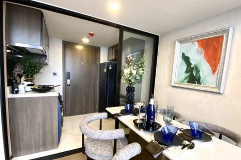 Condominio de 1 dormitorio en Watthana, Bangkok, Tailandia № 200952 - foto 2