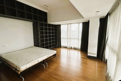Ático de 3 dormitorios en Bangkok, Tailandia № 180558 - foto 12