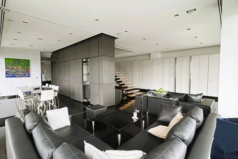 Ático de 3 dormitorios en Bangkok, Tailandia № 180558 - foto 2