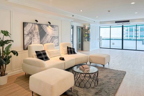 Condominio de 3 dormitorios en Bangkok, Tailandia № 180561 - foto 2
