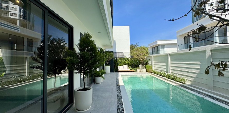 Casa de 5 dormitorios en Pattaya, Tailandia № 118421