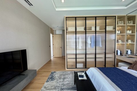 Casa de 5 dormitorios en Pattaya, Tailandia № 118421 - foto 12