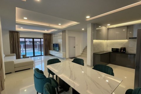Casa de 4 dormitorios en Bang Lamung, Tailandia № 118420 - foto 8