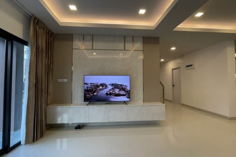 Casa de 4 dormitorios en Bang Lamung, Tailandia № 118420 - foto 14