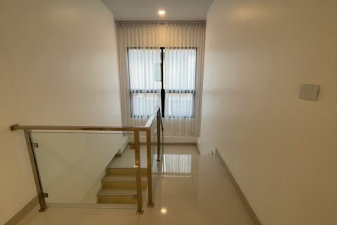 Casa de 4 dormitorios en Bang Lamung, Tailandia № 118420 - foto 18