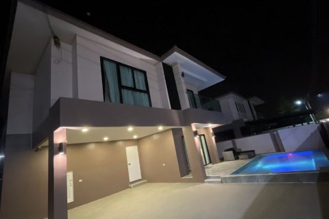 Casa de 4 dormitorios en Bang Lamung, Tailandia № 118420 - foto 6
