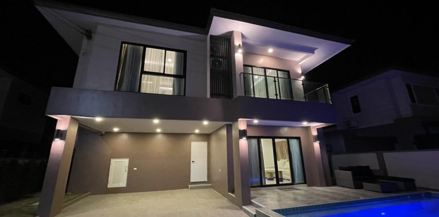Casa de 4 dormitorios en Bang Lamung, Tailandia № 118420