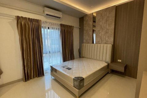Casa de 4 dormitorios en Bang Lamung, Tailandia № 118420 - foto 19
