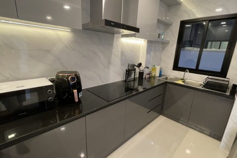 Casa de 4 dormitorios en Bang Lamung, Tailandia № 118420 - foto 12