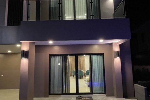 Casa de 4 dormitorios en Bang Lamung, Tailandia № 118420 - foto 5