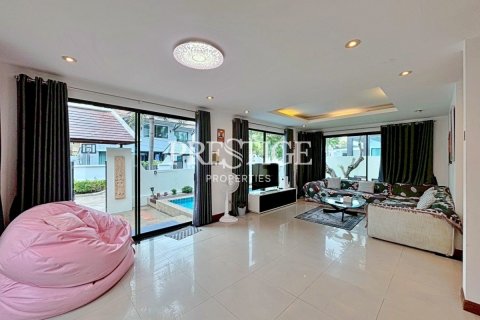 House in Pattaya, Thailand 3 bedrooms № 198063 - photo 6