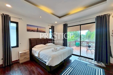 House in Pattaya, Thailand 3 bedrooms № 198063 - photo 15