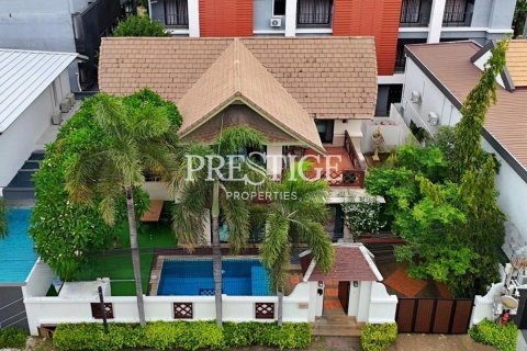 House in Pattaya, Thailand 3 bedrooms № 198063